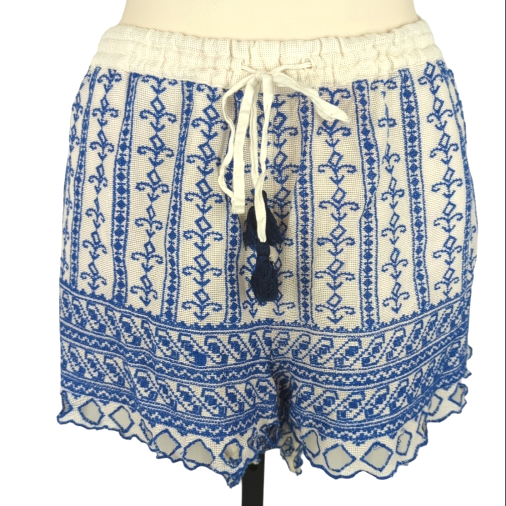 Love Sam white blue scalloped shorts, tassel embroidered cut out L